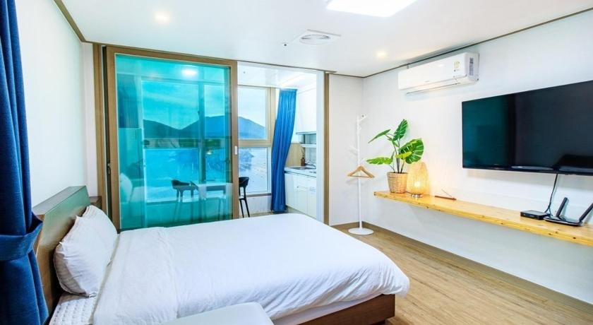 Tongyeong Tongyoung Martis Beach Pension 3-Star Guesthouse suite