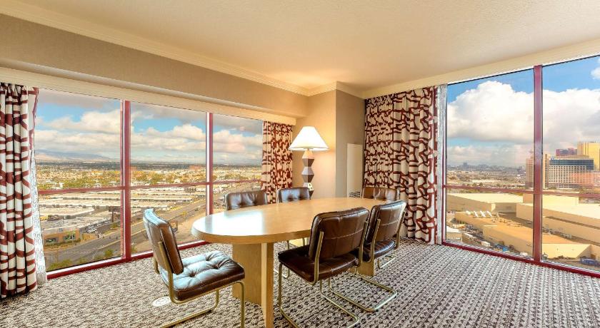 Image of Remodeled 1 Bedroom Premier Suite King 5