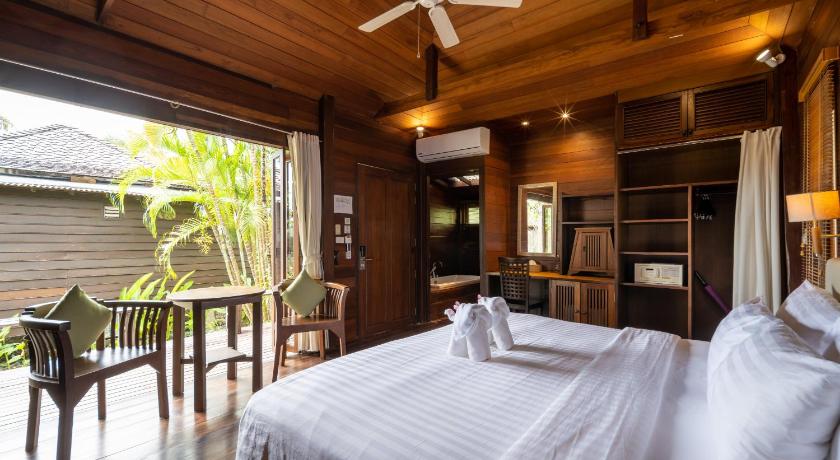 Image of Deluxe Partial Sea View 4