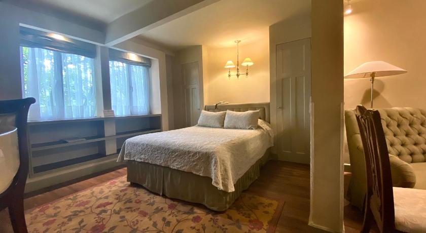 Image of Suite 5 0