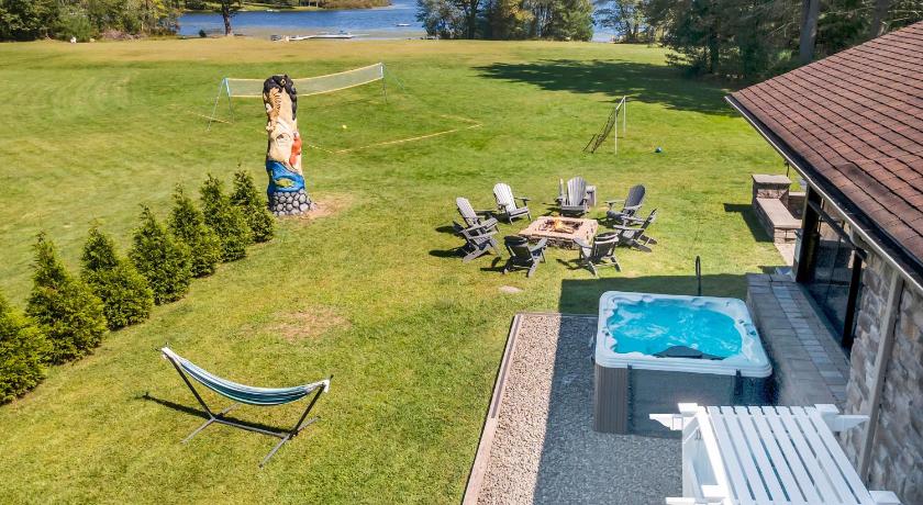ラッカーバイ 2 Lake Cabins Poolhottub Game Room & Courts 4つ星 宿泊施設 客室