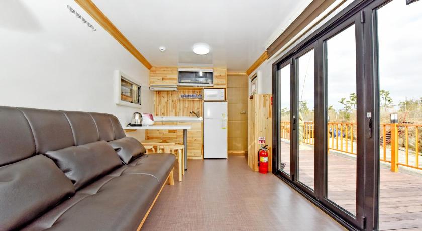 Busan Olla caravan pension 2-Star Guesthouse pool