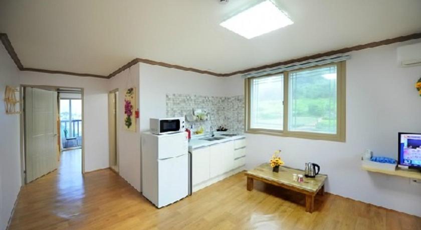 Image of Family Room 1