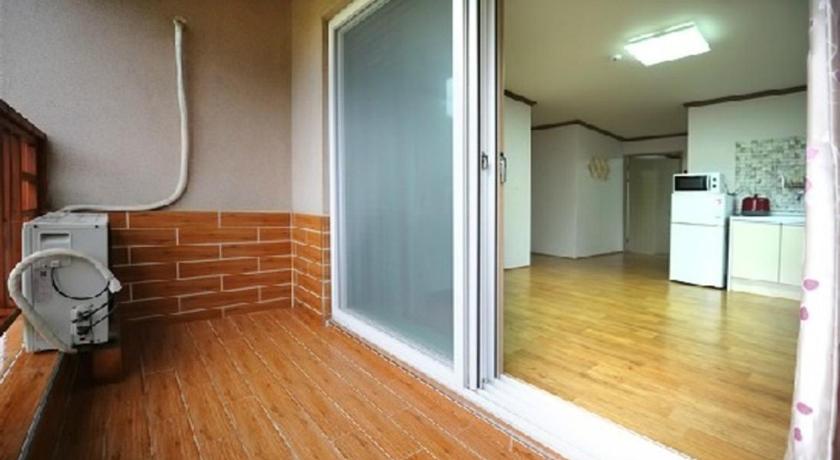 Image of Family Room 7