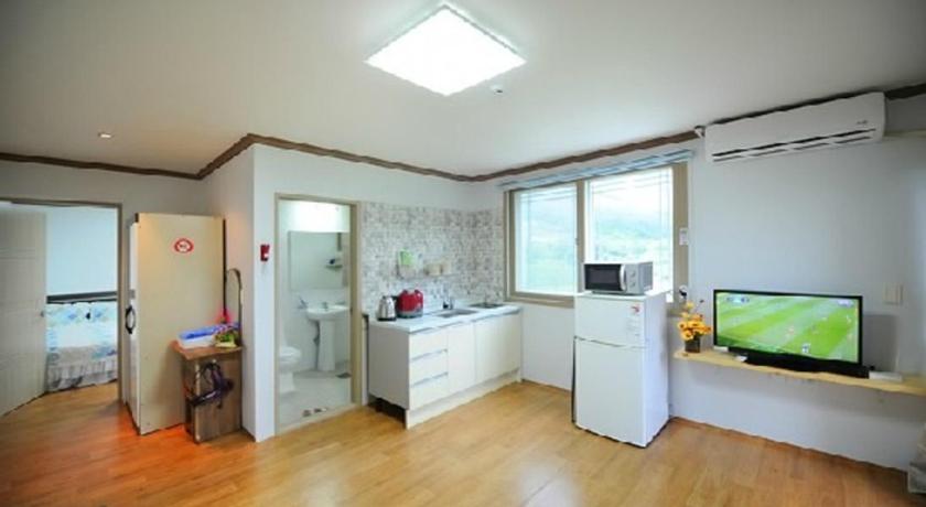 Image of Family Room 4