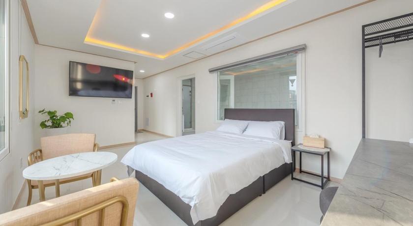 加平 Gaypeng Poolvilla Lisum Five Penison 3つ星 ゲストハウス スイート