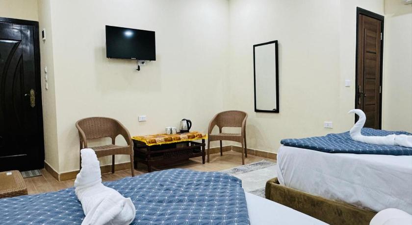 Image of Classic Triple Room 16