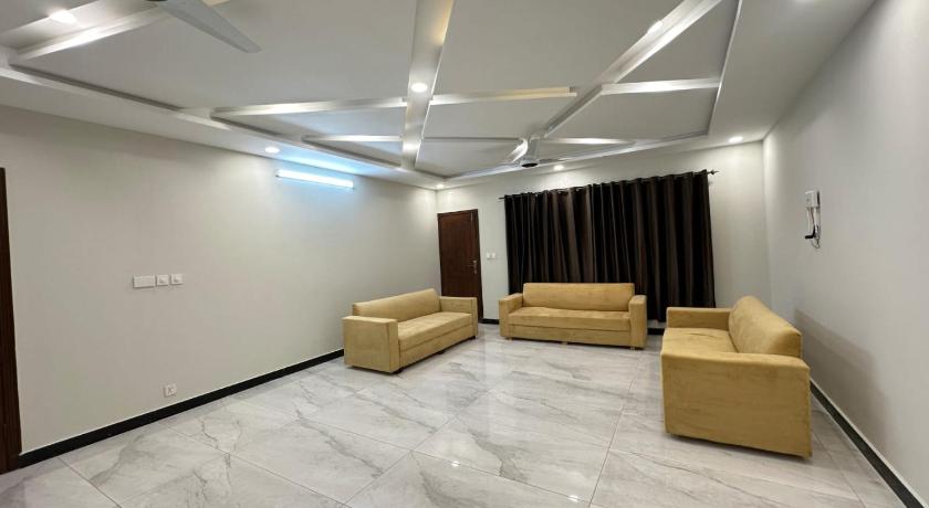 Western Lodge Guest House - image 4