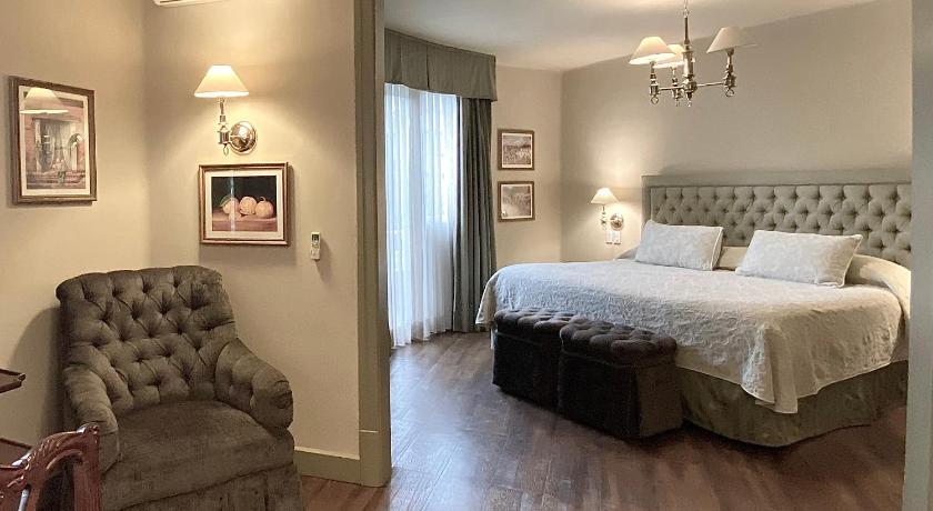 Image of Suite 4 4