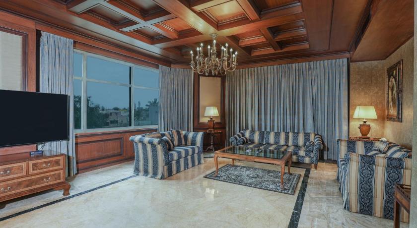 Image of Presidential Suite With Club Lounge Access & 2 Way Airport Transfer 3