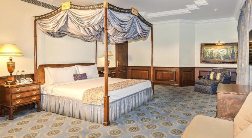 Image of Presidential Suite With Club Lounge Access & 2 Way Airport Transfer 1