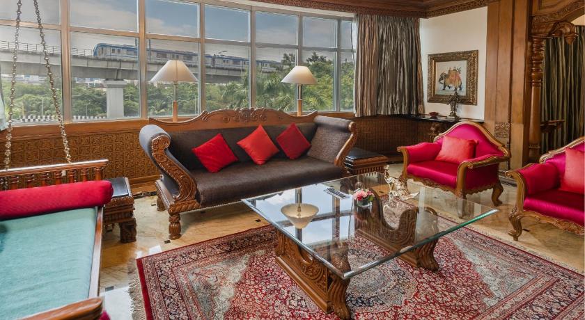 Image of Royal Suite With Club Lounge Access & 2 Way Airport Transfer 1