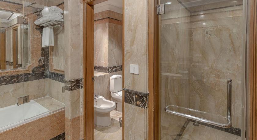 Image of Royal Suite With Club Lounge Access & 2 Way Airport Transfer 3