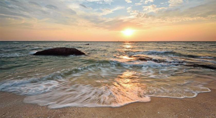 촌부리 Sunday J Resort & Restaurant 2-Star Hotel lobby