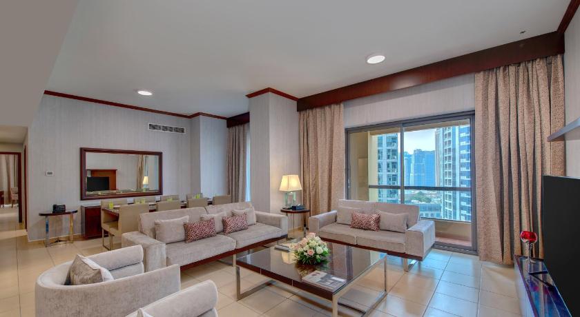 Image of 4 bedrooms 6