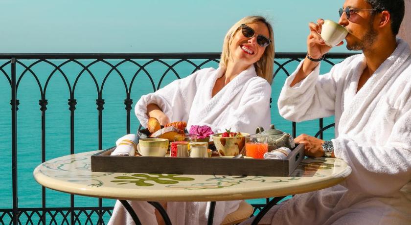 Immagine di Camera Matrimoniale Deluxe con Vista Mare Completa (Deluxe Double Room with Full Sea View) 1