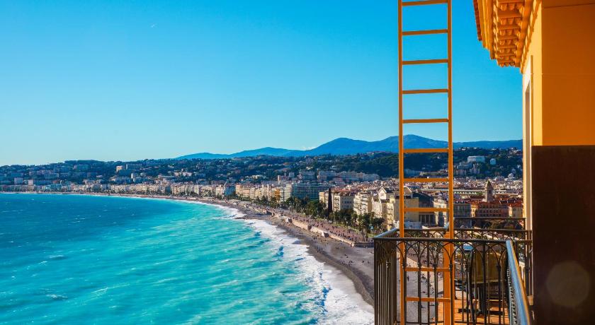Immagine di Junior Suite con Balcone e Vista Mare Completa (Junior Suite with Balcony and Full Sea View) 8