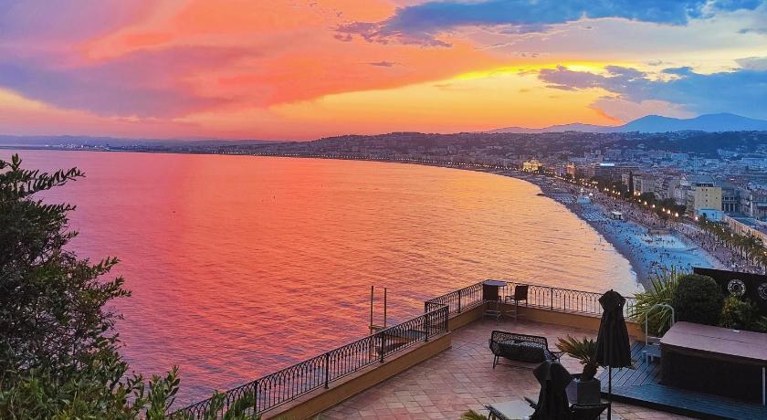 Immagine di Suite Mediterranée con Vista Mare (Suite Mediterranée with Sea View) 12