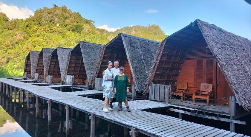 Bontang Rammang Rammang Ecolodge and Cafe Hotel exterior