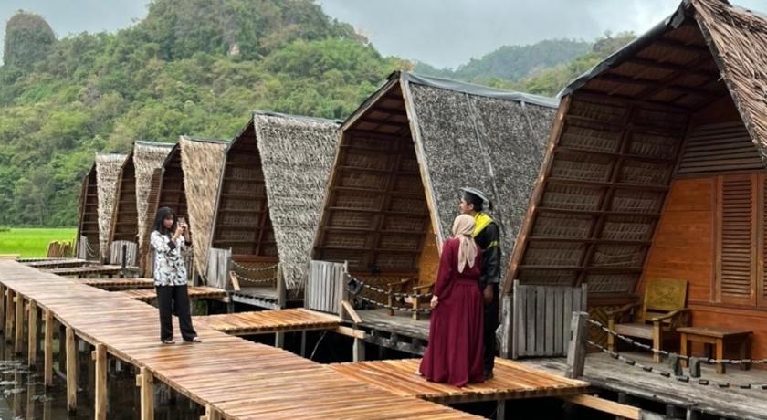Bontang Rammang Rammang Ecolodge and Cafe Hotel exterior