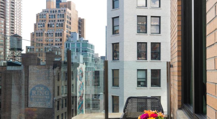 Image of Gotham Jr. Suite King Terrace 1