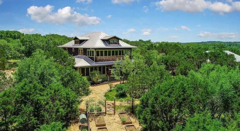 Austin Grit&Grace Ranch - Private Resort Style Pool & Spa 5-Star Accommodation amenity