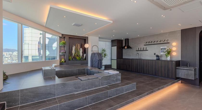 プサン Meomulda Ga Gwangan Poolvilla 5つ星 ゲストハウス レストラン