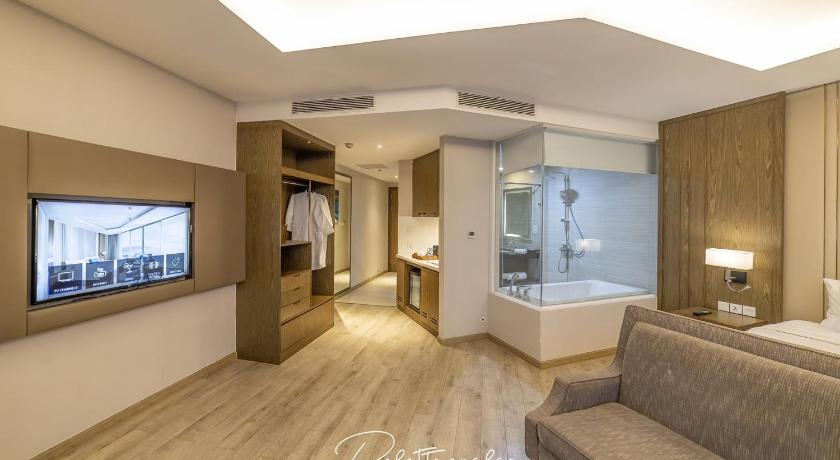 Panorama Beachfront Nha Trang by Lyn Condotel - image 40