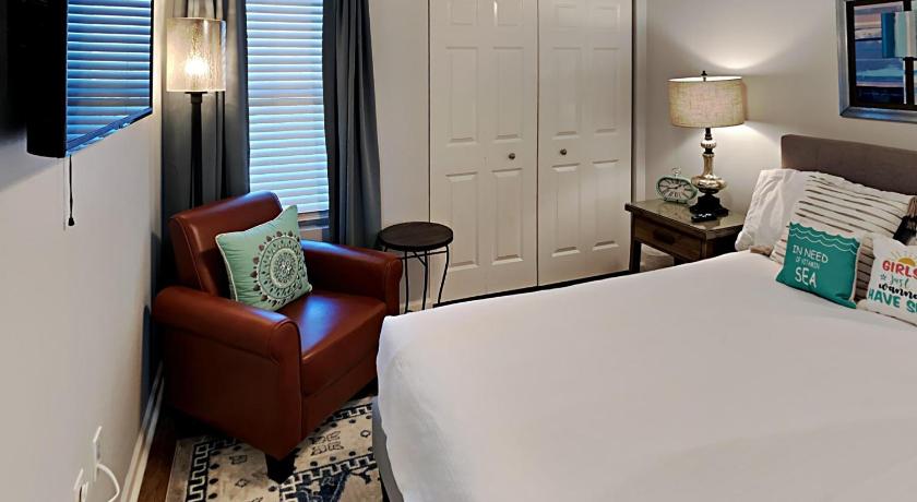 Image of Apartment 12