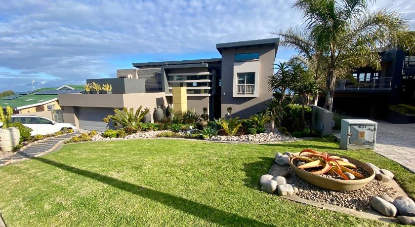Villa 8teen on Gordonia