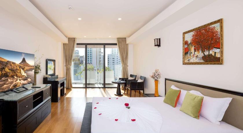 Image of Suite with Balcony 8