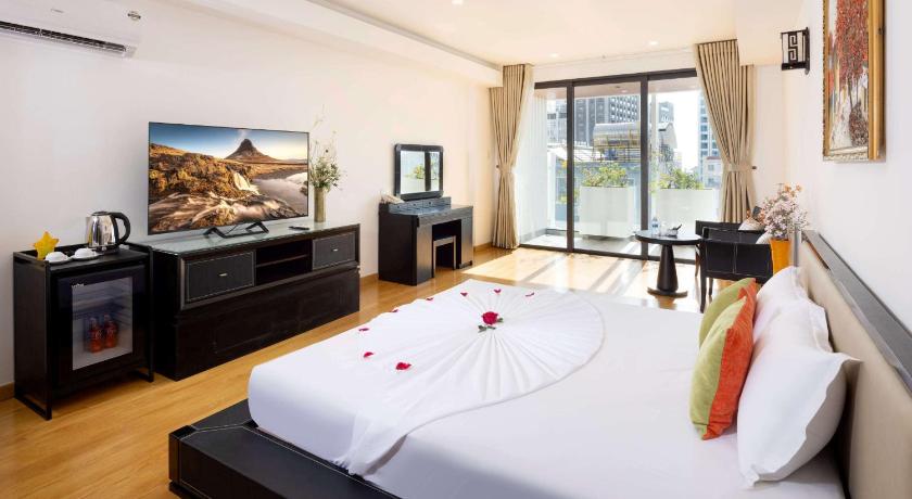 Image of Suite with Balcony 7