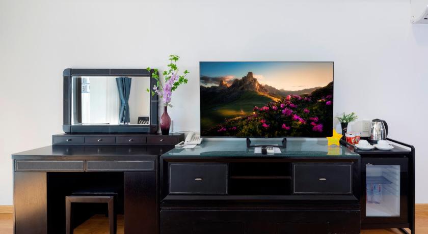 Image of Suite Family Room 6