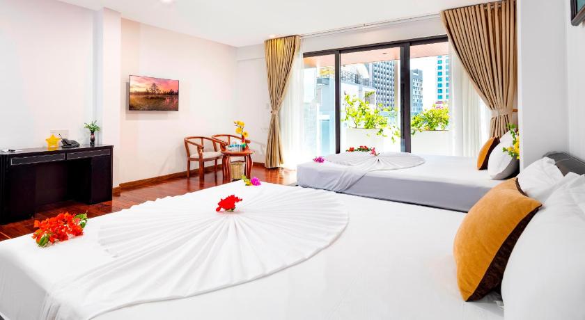 Image of Suite Family Room 5