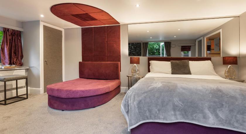 Image of One-Bedroom Chalet 3