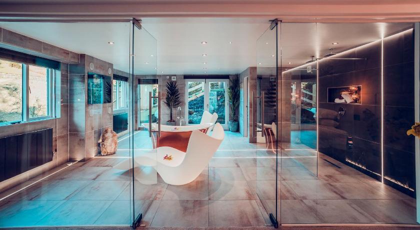 Image of Superior King Suite 2