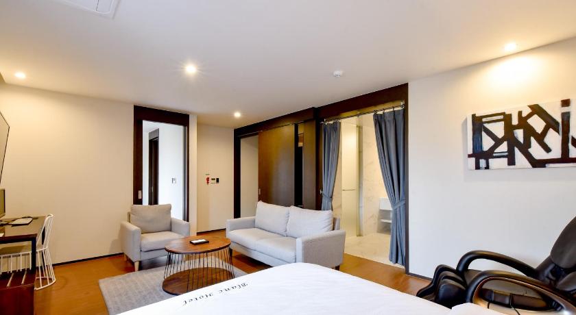 Image of Executive Suite 6