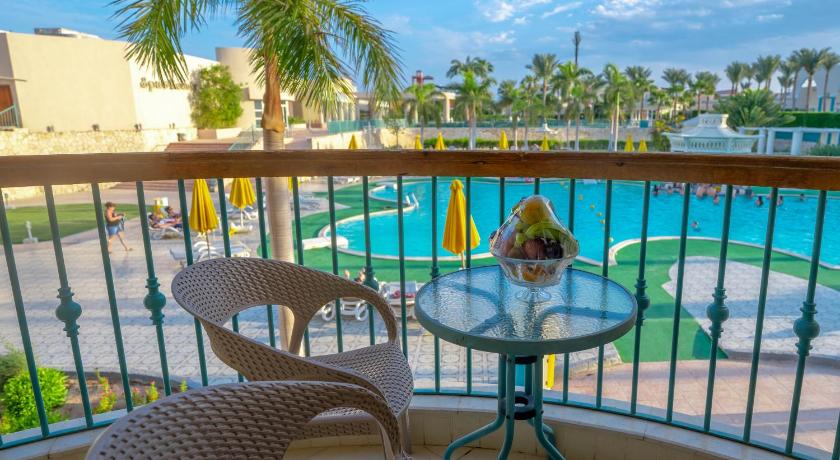 Image of Deluxe Pool View 1