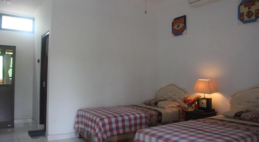 Image of Family Room 6