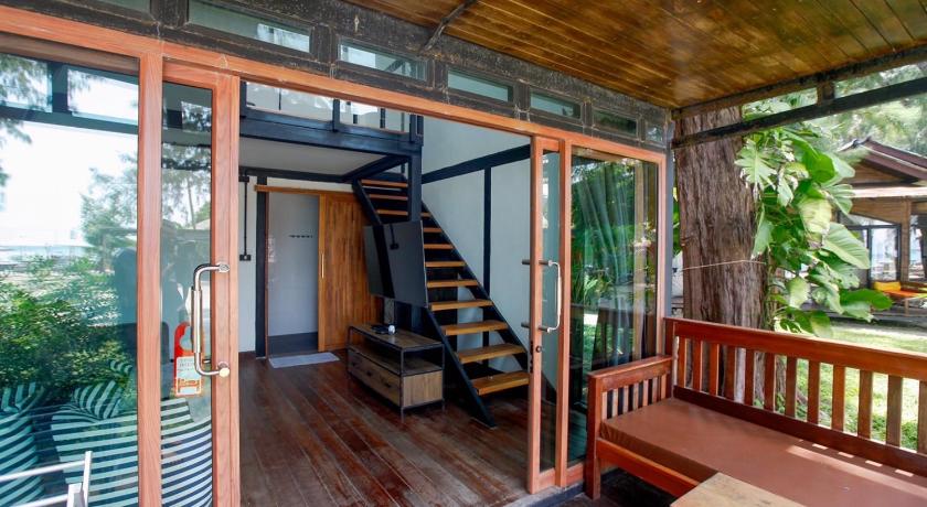 Image of Deluxe Sea View Double Bed 12