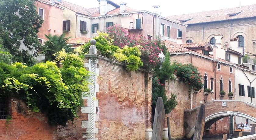 Ca del Mar Venice Luxury Apartments photo