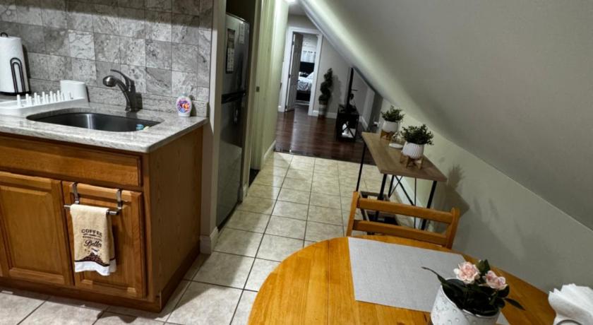 エリザベス (NJ) Private Cozy Apartment - Only 5 min Away from Newark Airport and 30 min to NYC 3つ星 宿泊施設 レストラン