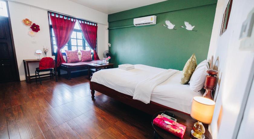 Image of Double Room with Shared bathroom 3