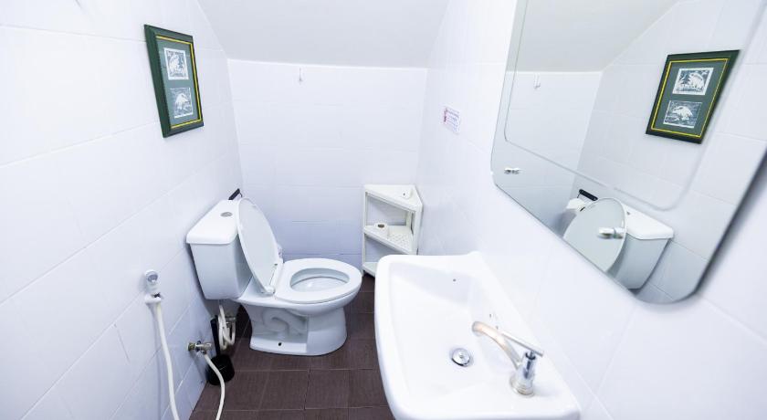 Image of Twin Room with Shared Bathroom 12