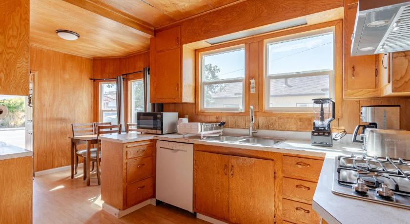Albany (CA) Cozy 5-Bedroom House, Perfect for Family and Work Groups 4-Star Accommodation room
