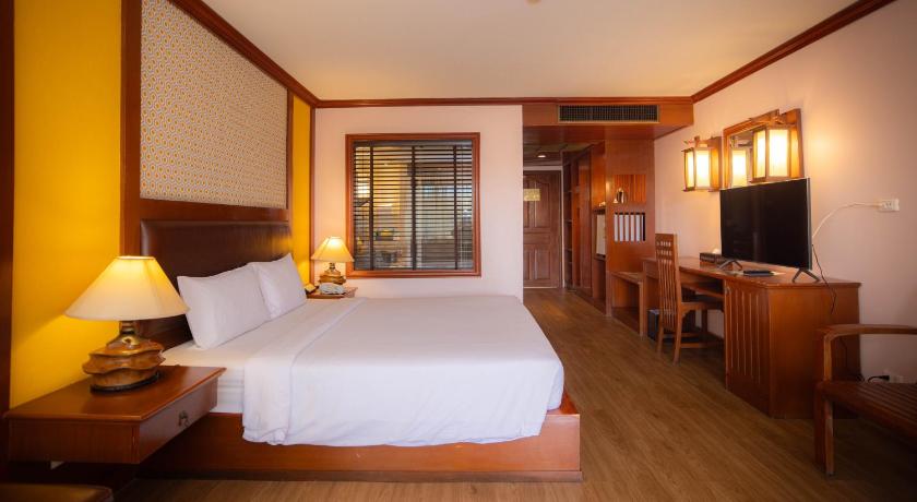 Image of Premium Pool View - Twin 17