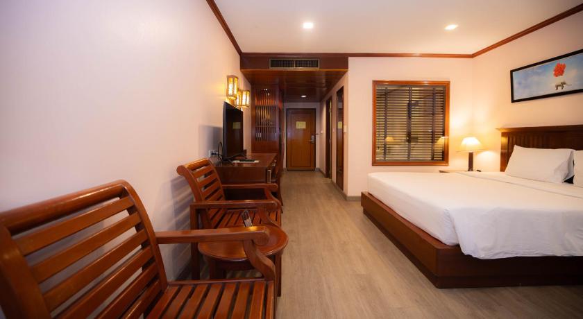 Image of Pool Access King Room 14