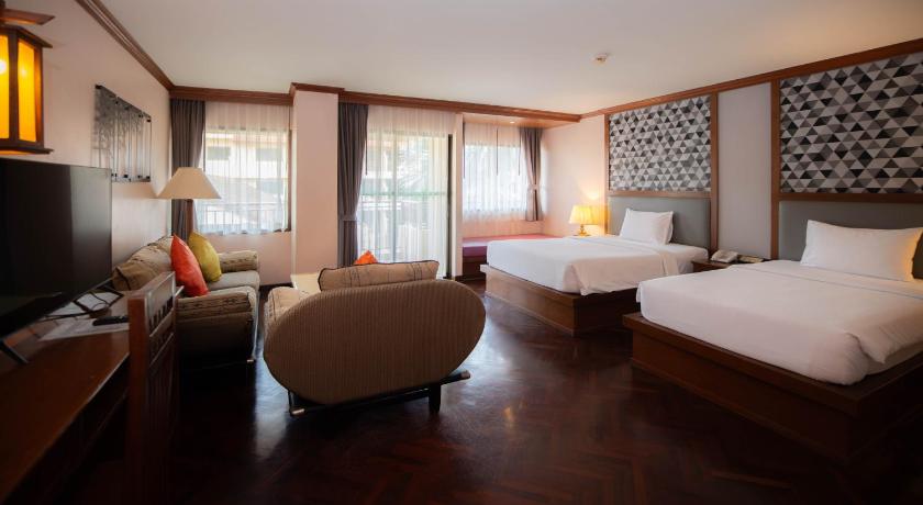 Image of Executive Pool View Family room 3