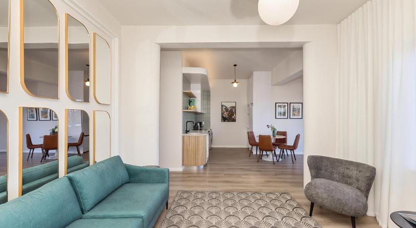 On the Beach in Camps Bay - fully equipped 2 bedroom apartment - image 9