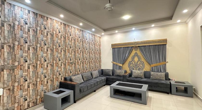 Western Lodge Guest House - image 2
